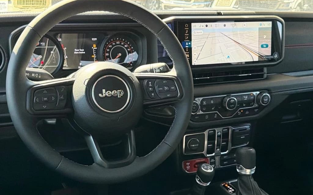 Jeep Gladiator Rubicon X 4x4 2025 — side view