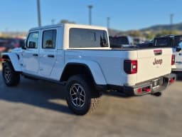Jeep Gladiator Rubicon X 4x4 2026 — side view