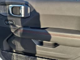 Jeep Gladiator Rubicon X 4x4 2026 — side view