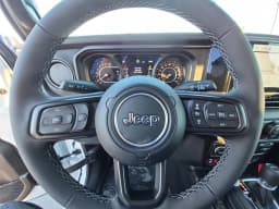 Jeep Gladiator Rubicon X 4x4 2026 — side view