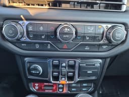 Jeep Gladiator Rubicon X 4x4 2026 — side view