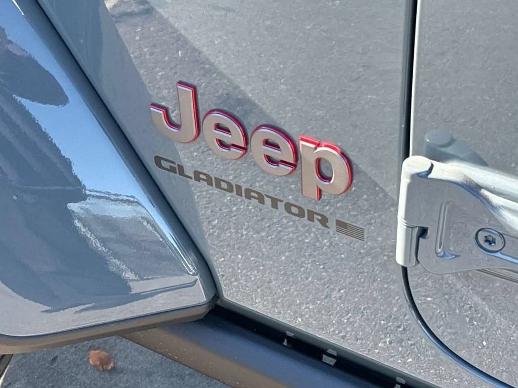 Jeep Gladiator Rubicon 4x4 2026 — side view