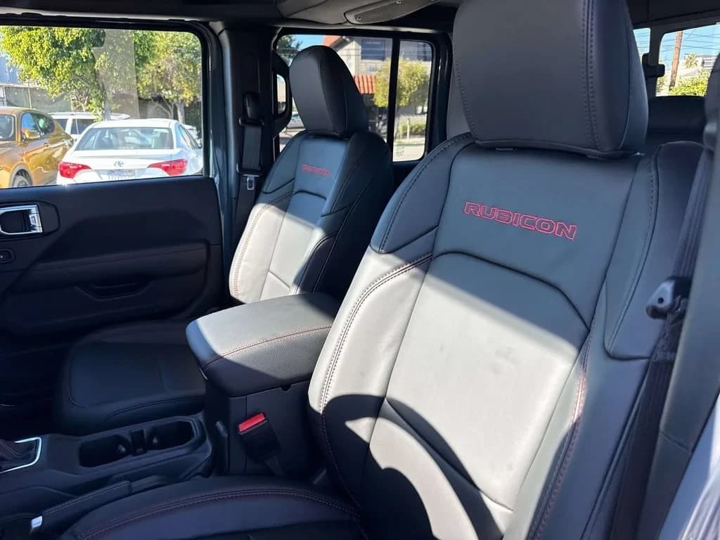 Jeep Gladiator Rubicon 4x4 2026 — side view