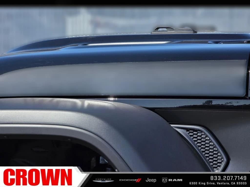 Jeep Gladiator Shadow Ops 4x4 2026 — side view