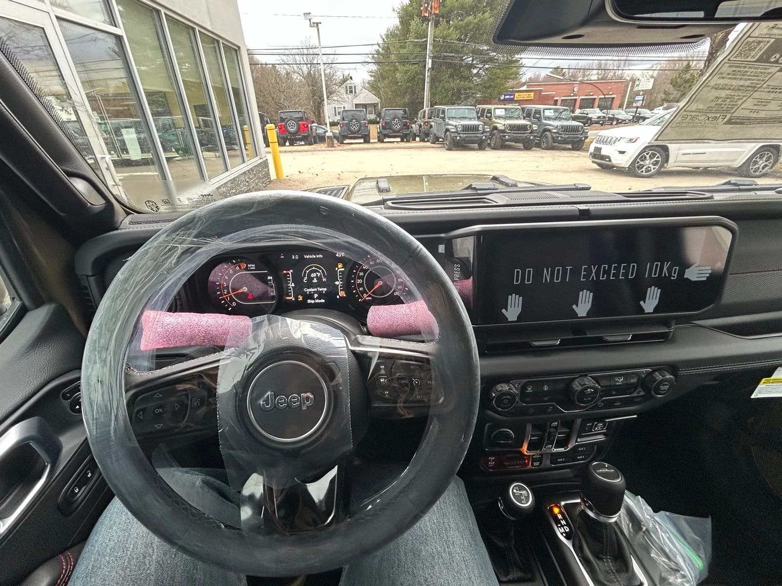 Jeep Gladiator Rubicon X 4x4 2026 — side view