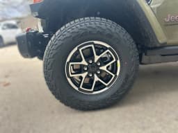 Jeep Gladiator Rubicon X 4x4 2026 — side view