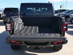 Jeep Gladiator Rubicon 4x4 2026 — side view