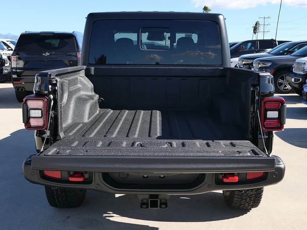 Jeep Gladiator Rubicon 4x4 2026 — side view
