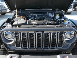 Jeep Gladiator Rubicon 4x4 2026 — side view