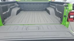 Jeep Gladiator Rubicon X 4x4 2026 — side view