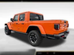 Jeep Gladiator Rubicon 4x4 2025 — side view