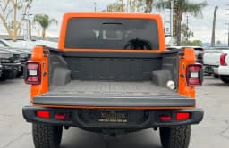 Jeep Gladiator Rubicon 4x4 2025 — side view