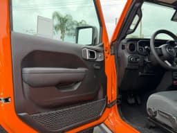 Jeep Gladiator Rubicon 4x4 2025 — side view