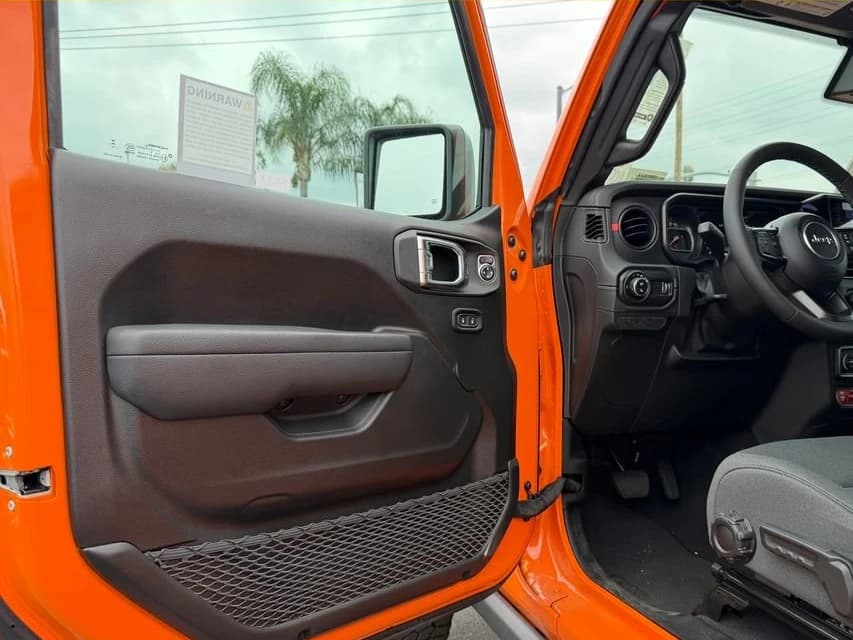 Jeep Gladiator Rubicon 4x4 2025 — side view