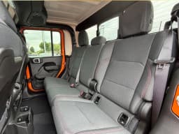 Jeep Gladiator Rubicon 4x4 2025 — side view