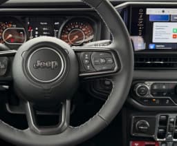 Jeep Gladiator Rubicon 4x4 2025 — side view