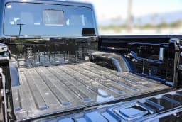 Jeep Gladiator Rubicon X 4x4 2026 — side view