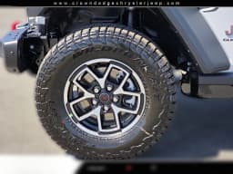 Jeep Gladiator Shadow Ops 4x4 2026 — side view