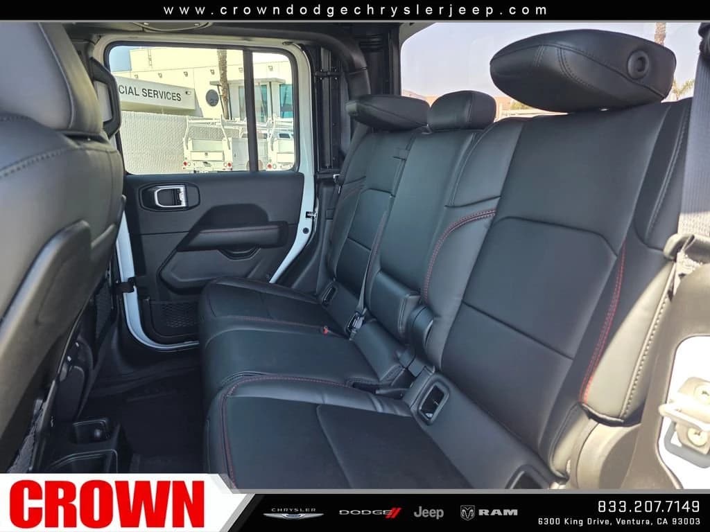 Jeep Gladiator Shadow Ops 4x4 2026 — side view