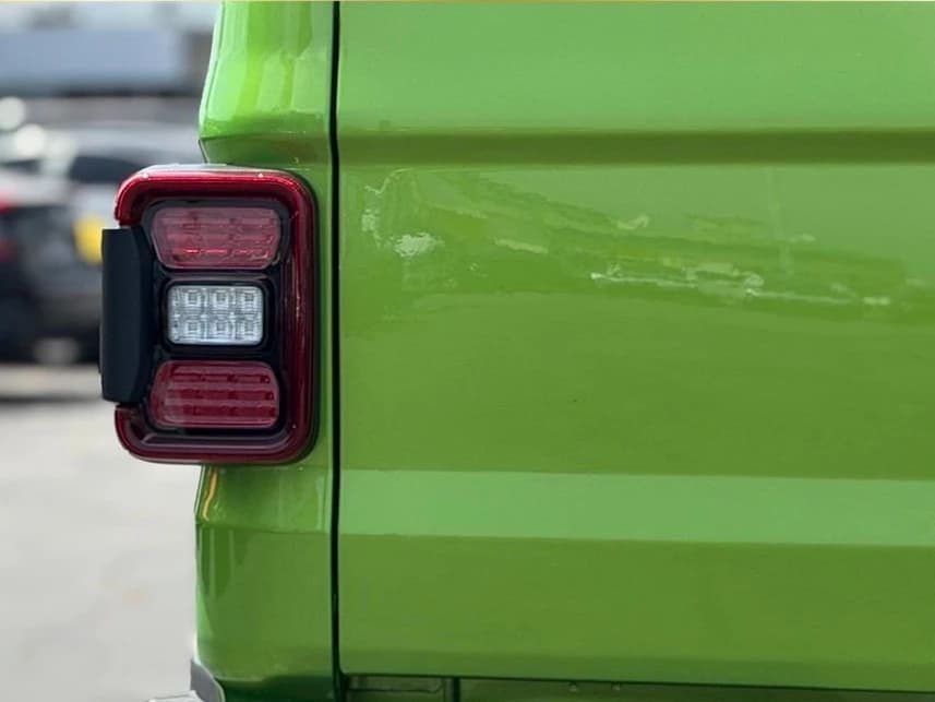 Jeep Gladiator Rubicon X 4x4 2025 — side view