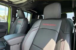 Jeep Gladiator Rubicon X 4x4 2025 — side view