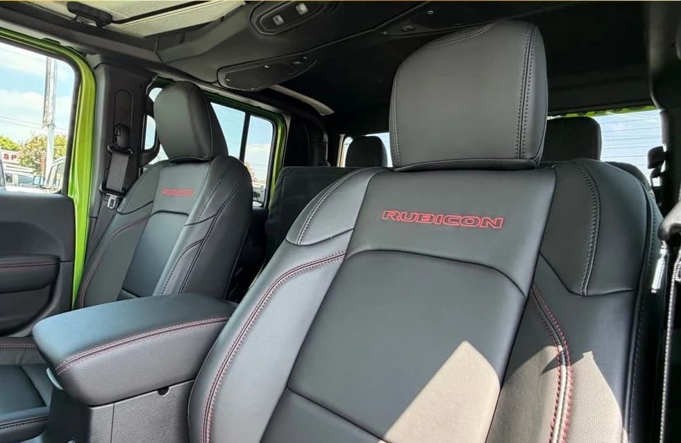 Jeep Gladiator Rubicon X 4x4 2025 — side view