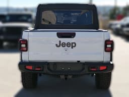 Jeep Gladiator Rubicon 4x4 2026 — side view