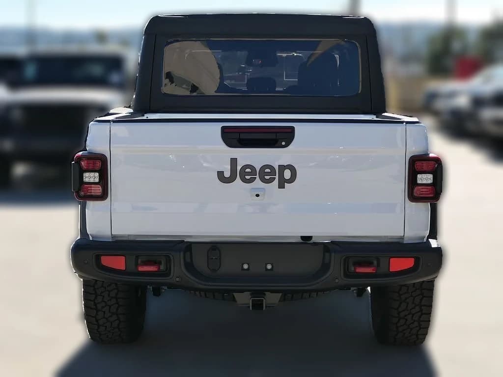 Jeep Gladiator Rubicon 4x4 2026 — side view