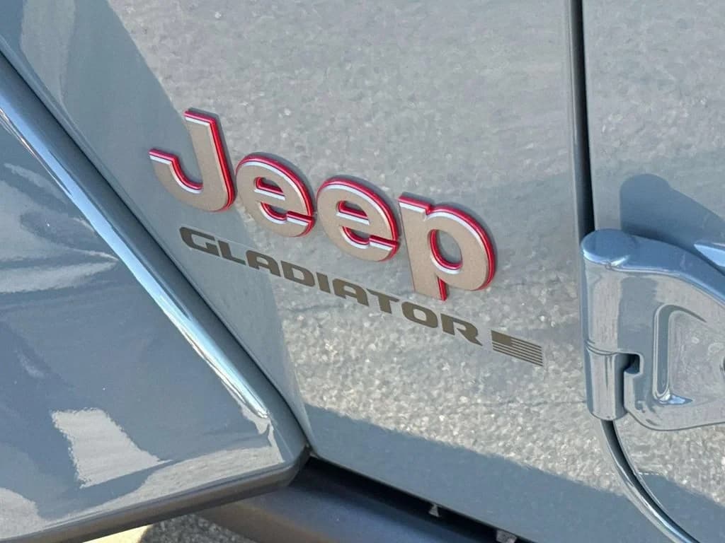 Jeep Gladiator Rubicon X 4x4 2026 — side view