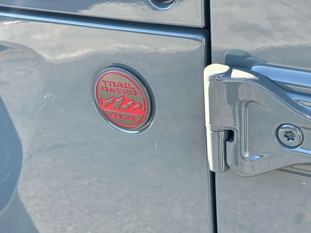 Jeep Gladiator Rubicon X 4x4 2026 — side view