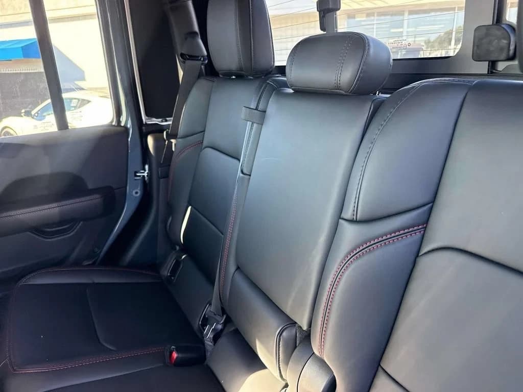 Jeep Gladiator Rubicon X 4x4 2026 — side view
