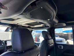 Jeep Gladiator Rubicon X 4x4 2026 — side view