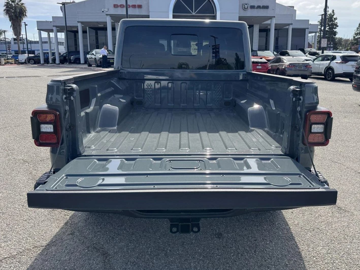 Jeep Gladiator Rubicon X 4x4 2026 — side view