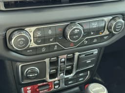 Jeep Gladiator Rubicon X 4x4 2026 — side view