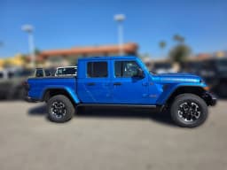 Jeep Gladiator Rubicon X 4x4 2026 — side view