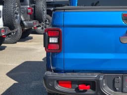 Jeep Gladiator Rubicon X 4x4 2026 — side view