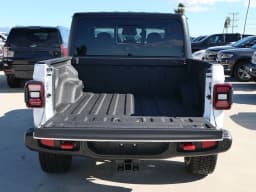 Jeep Gladiator Rubicon 4x4 2026 — side view