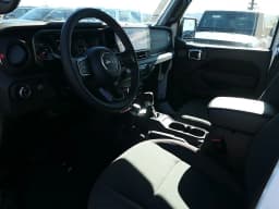 Jeep Gladiator Rubicon 4x4 2026 — side view