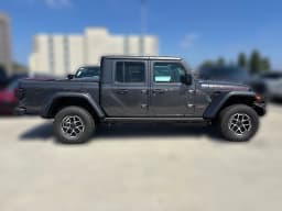 Jeep Gladiator Rubicon 4x4 2026 — side view