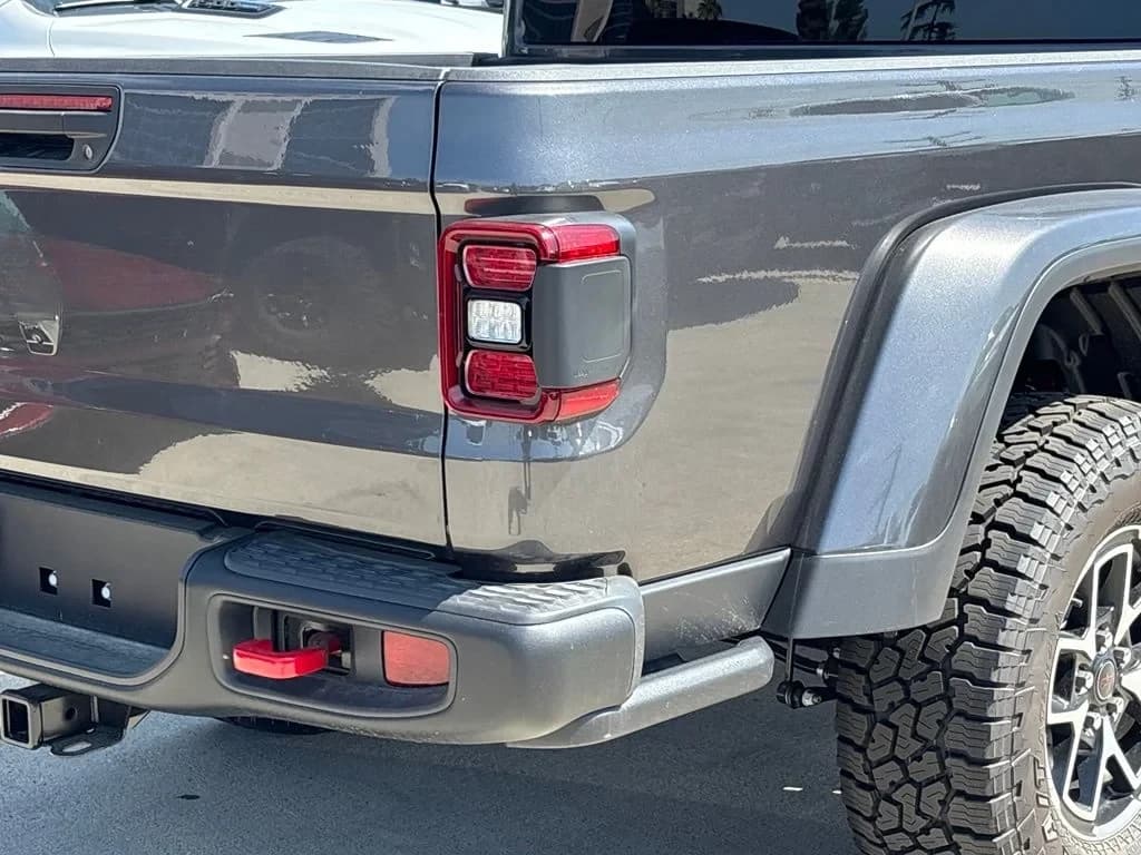Jeep Gladiator Rubicon 4x4 2026 — side view