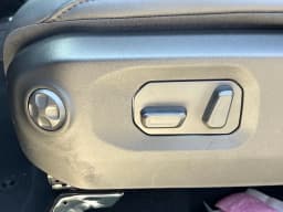Jeep Gladiator Rubicon 4x4 2026 — side view
