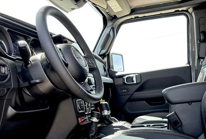 Jeep Gladiator Rubicon 4x4 2026 — side view