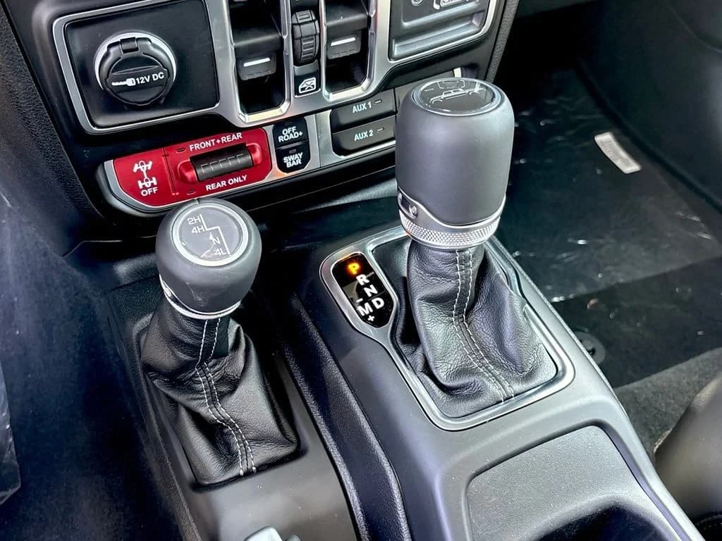 Jeep Gladiator Rubicon 4x4 2026 — side view