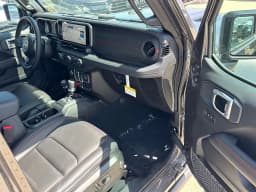 Jeep Gladiator Rubicon 4x4 2026 — side view