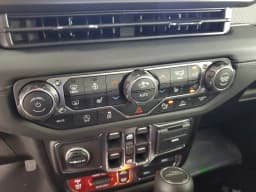 Jeep Gladiator Rubicon X 4x4 2026 — side view