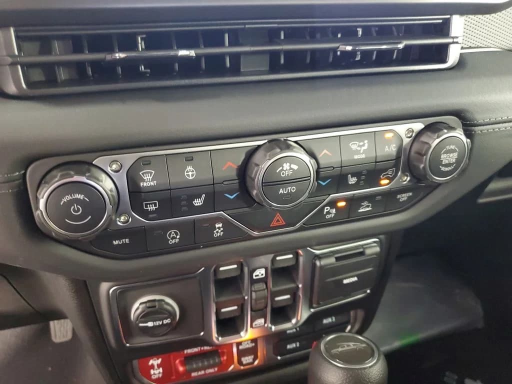 Jeep Gladiator Rubicon X 4x4 2026 — side view
