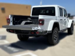 Jeep Gladiator Rubicon X 4x4 2026 — side view