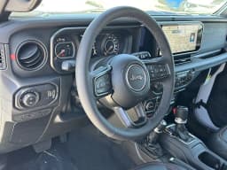 Jeep Gladiator Rubicon X 4x4 2026 — side view