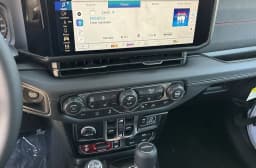 Jeep Gladiator Rubicon X 4x4 2026 — side view