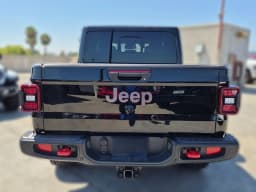 Jeep Gladiator Rubicon X 4x4 2026 — side view